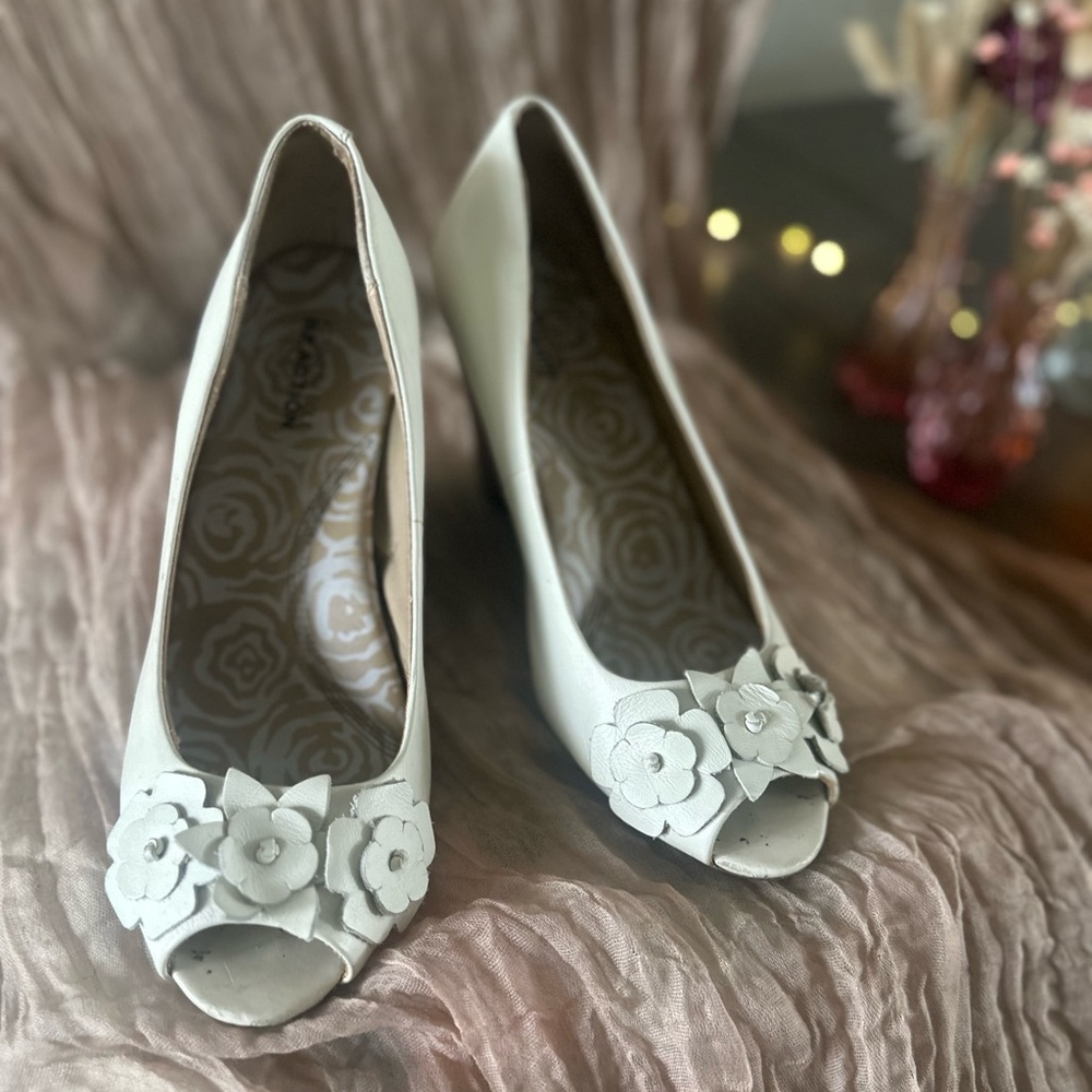 KENNETH COLE REACTION Wedges